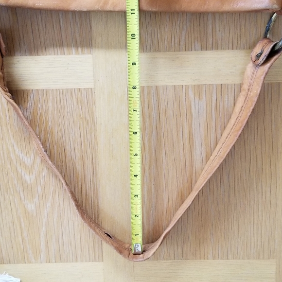 Vintage 1970s Tooled Leather Shoulder Bag - Picture 11 of 16